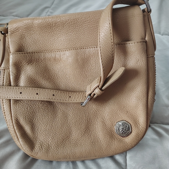 Vince Camuto Handbags - Vince Camuto Tan Leather Crossbody Bag